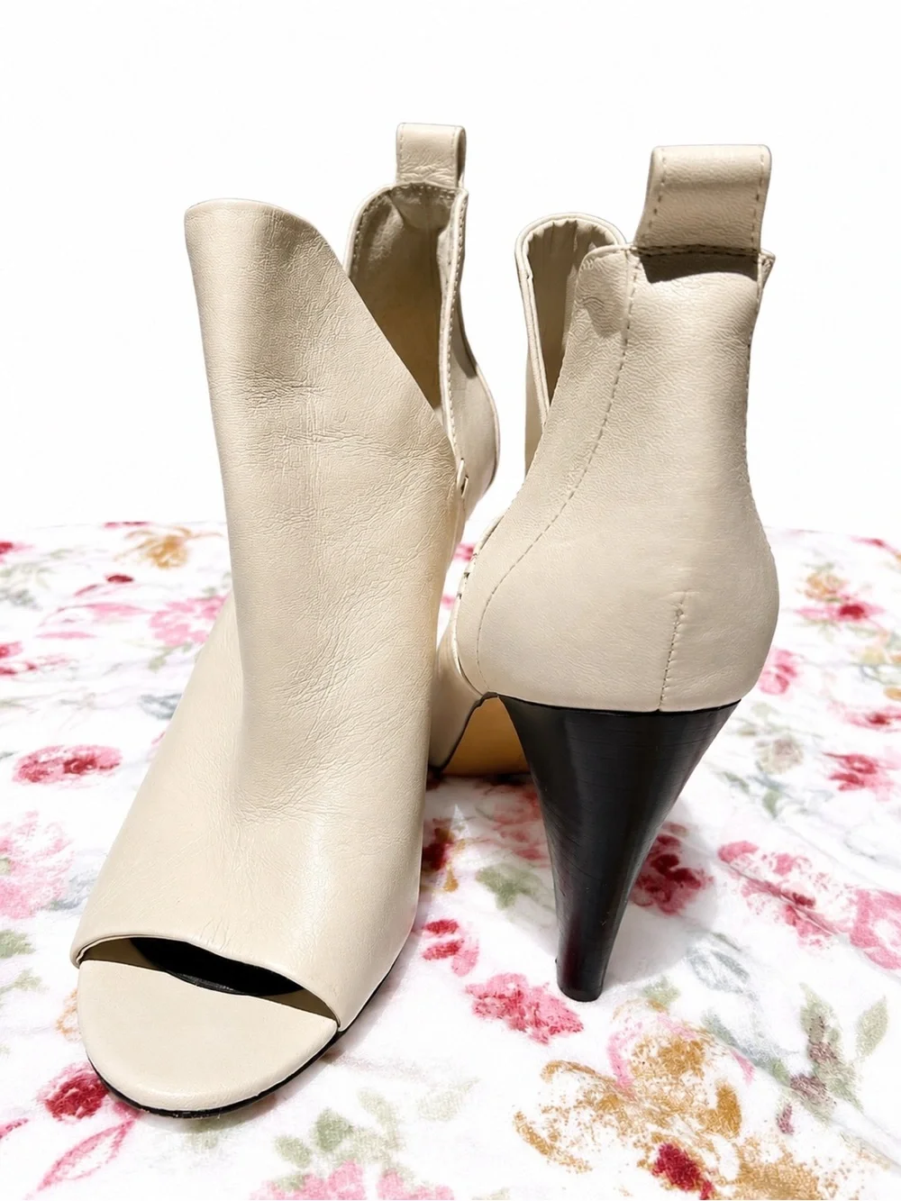 Vince Camuto Alanna Peep Toe Leather Booties Ivory Cream Size 9M